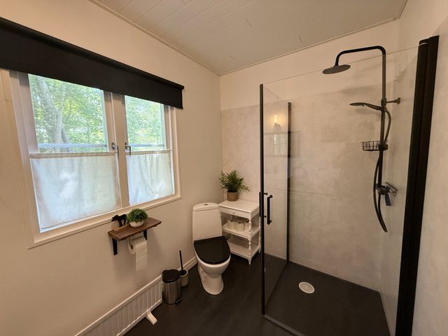 Badezimmer mit Dusche