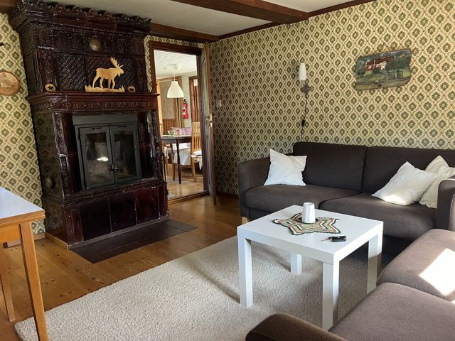 Wohnzimmer mit Kamin