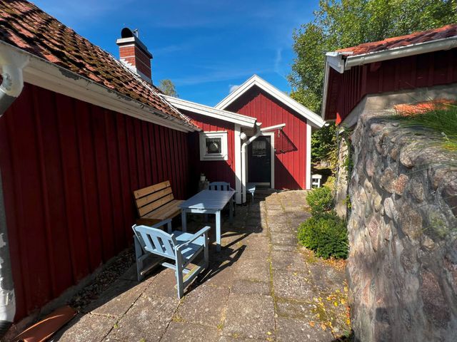 Hinter dem Haus