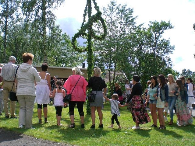 Tanz um den Midsommarstång – Bild 3