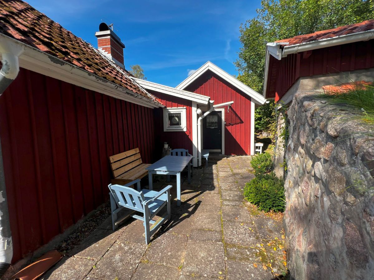 Hinter dem Haus
